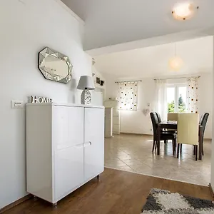Lidija Apartment