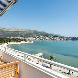 Sun & Sea Apartment